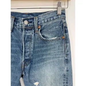 Levi's 501 Distressed Medium Wash High Rise Skinny Jeans White Oak Cone Denim 24 thumbnail 2