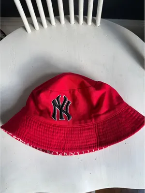 Reversible New York Yankees Red Bucket Hat thumbnail 5