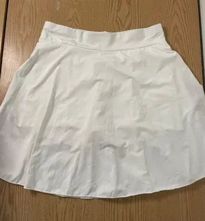 B2 New Women’s Athletic Stretchy Skort White size Medium Waist 14.5-15” thumbnail 1