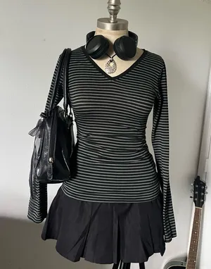 Y2K Vintage Hype Fitted V Neck Striped Long Sleeve Black thumbnail 1
