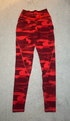 Alphalete Surface Power Leggings Infrared Canvas Camo Size XS thumbnail 3