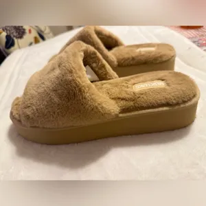 NWT MUK LUKS faux fur platform slipper, size medium (9-10) thumbnail 11