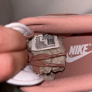 Nike Dunk Low Size: 7 thumbnail 4