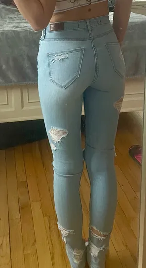 Hollister Jeans Skinny High-Rise Distressed light wash thumbnail 5
