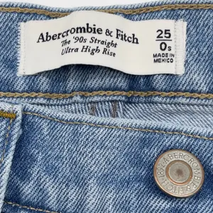 Abercrombie Fitch 90s Straight Jean Women 25/0S Distressed Ultra High Rise Indie thumbnail 9
