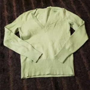 Theory Lime Neon Avocado Green Cashmere Vneck Sweater Sz M thumbnail 6