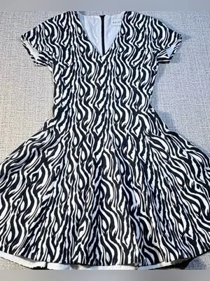💥REISS Black White Zebra Fit & Flare V Neck Mini Dress Pockets Sz 2 💛 thumbnail 9