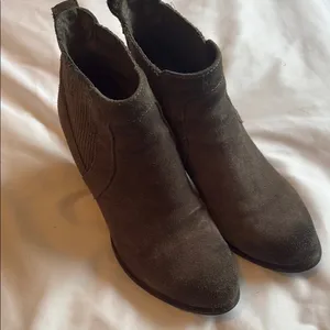 UGG Brown leather/suede Ankle Booties with Chunky Heel thumbnail 2