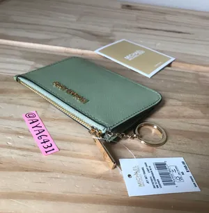 Cardholder thumbnail 4