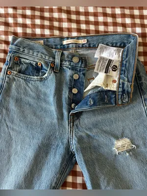 Levi’s Wedgie Straight Cut Jeans thumbnail 2