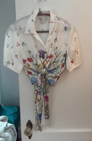Floral top thumbnail 1
