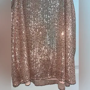 Torrid NWT V-neck Sophie Rose Gold Sequin Woven Swing Lined Relaxed Cami Size 1X thumbnail 10