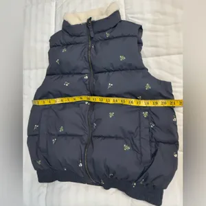 Universal Thread Women’s Navy Blue Floral Puffer Vest thumbnail 4