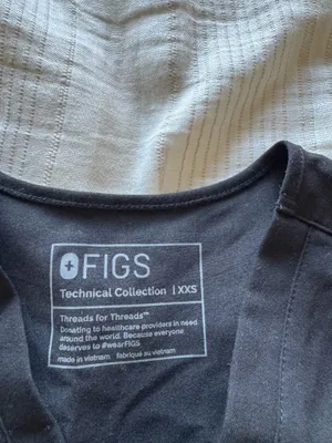 FIGS Scrub Top thumbnail 2