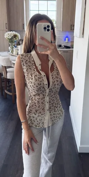 Edge Leopard Print Sleeveless Blouse (Size Medium) thumbnail 1