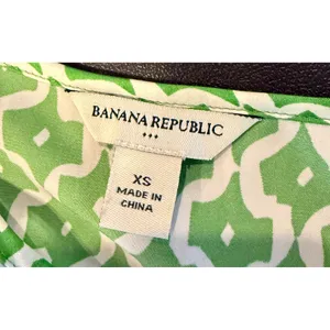 Banana Republic Women XS Tank Top Green White Geometric Lattice Cutout Neck‎ thumbnail 3