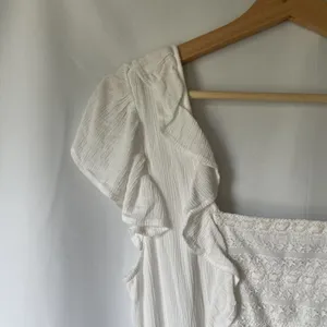 American Eagle white flirty flowy romper short sleeves‎ frilly square neckline thumbnail 2