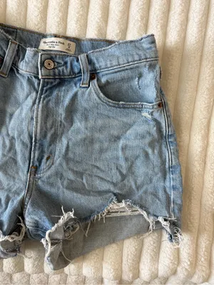 Abercrombie & Fitch Light Wash The 4” Mom Short High Rise Curve love thumbnail 3