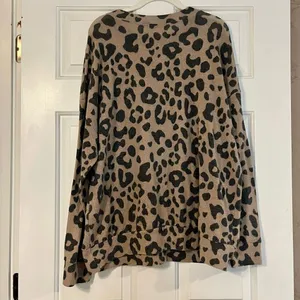 Cherish Women’s Leopard Soft Sweatshirt Medium thumbnail 4