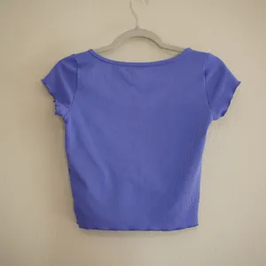 Hollister Size Small Baby Tee Purple Ribbed Cropped Ruched Sweetheart Lettuce thumbnail 4