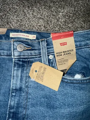 Levi's Women's High-Waisted Mom Jeans Distressed Relaxed Tapered Leg, 29x29 thumbnail 3