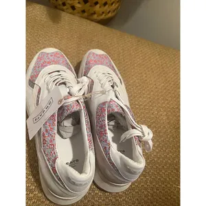 Greats Floral Women's Limited Edition Sneakers NWT sz 42 (US The 11.5/12) thumbnail 6
