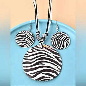 Zebra Print Earrings & Necklace Set White thumbnail 5