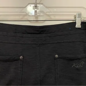 medium cargo skort in charcoal. thumbnail 4