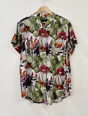 Wildfang Women's The Empower Short Sleeve Button-Up Shirt in Cactus Bloom Large thumbnail 1