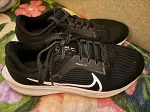 Nike Pegasus 40 Running Shoes Black White US 8.5 EU 40 thumbnail 1