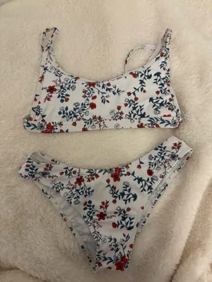 Romwe Red and White Floral Bikini Set Size S thumbnail 1