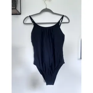 NWT Quince Black Italian Cami One-Piece Swimsuit Sz Medium thumbnail 3