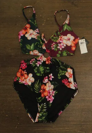 NWT Bar III Fine Plunge Ring Over-the-Shoulder Monokini One Piece Black Multi M thumbnail 1