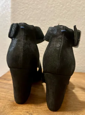 T Tahari Women’s Black Suede Ankle Strap Heeled Sandal Size 9.5 M thumbnail 2