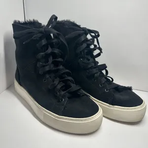 UGG Women's Beven Boot Sneaker
Size 8.5 thumbnail 1