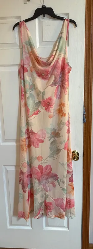 GalTyme Plus Size Elegant Floral Print Sleeveless thumbnail 2