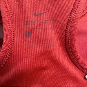 Nike Women's Vibrant Coral Sports Bra Size Medium thumbnail 7