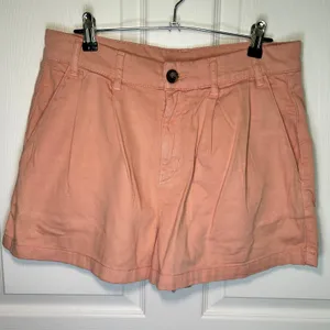 Free People Billie Pleated High Rise Denim Chino‎ Shorts Size 8 Color Rosie Pink thumbnail 2