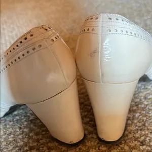 Vintage White / Cream Heels Pumps with Classic Design thumbnail 7