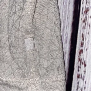 Lululemon athletic top thumbnail 3