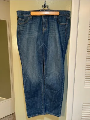 Old Navy Women's Size 14 Regular The Diva‎ Bootcut Jean Medium Wash Mid-Rise thumbnail 2