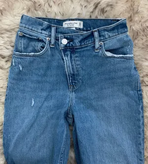 Abercrombie 90’s Straight Ultra High Rise thumbnail 3