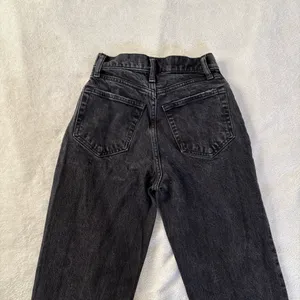 Abercrombie Ultra High Rise 90s Straight Jean Black thumbnail 4