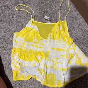 Alo Yoga yellow and white tank top M‎ thumbnail 1