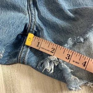 Levi’s 501 hi- rise shorts size 33. NWT thumbnail 9