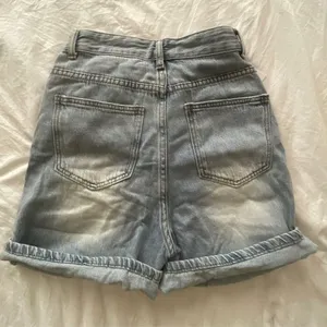 12th Tribe asymmetric waist jean shorts thumbnail 4