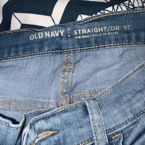 Old Navy Straight Droit Mid-Rise‎ Distressed Blue Jeans Womens Medium Wash thumbnail 4