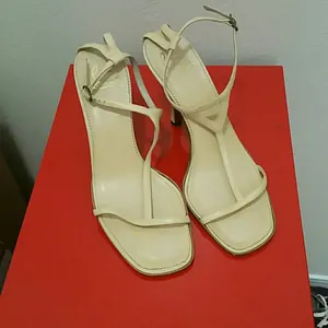 Roeposh - Tan TStrap Christian Louboutin Heels Shoes 39 1/2 thumbnail 2