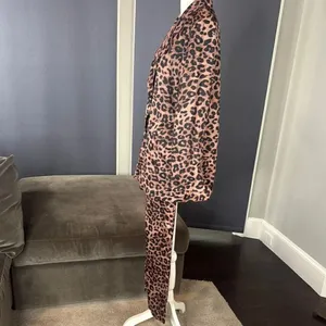 Women’s Lightweight Leopard Print 2 Piece Pant Suit Set Size M NEW thumbnail 6