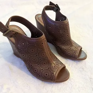 Jasmin Brown Faux Leather Cut Out Ankle Strap Wedges Size 6 thumbnail 1
